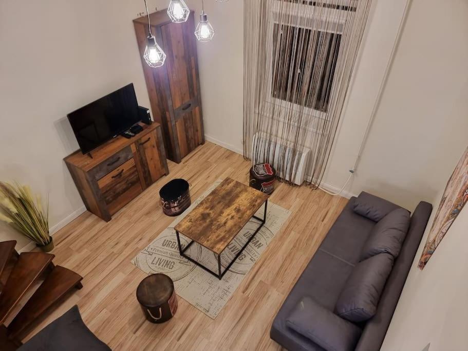 Vintage Apartman In City Center Mişcolţ Exterior foto