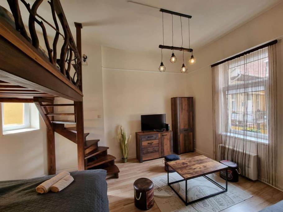 Vintage Apartman In City Center Mişcolţ Exterior foto