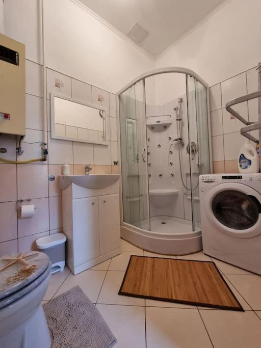 Vintage Apartman In City Center Mişcolţ Exterior foto