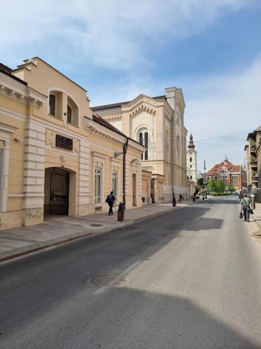 Vintage Apartman In City Center Mişcolţ Exterior foto