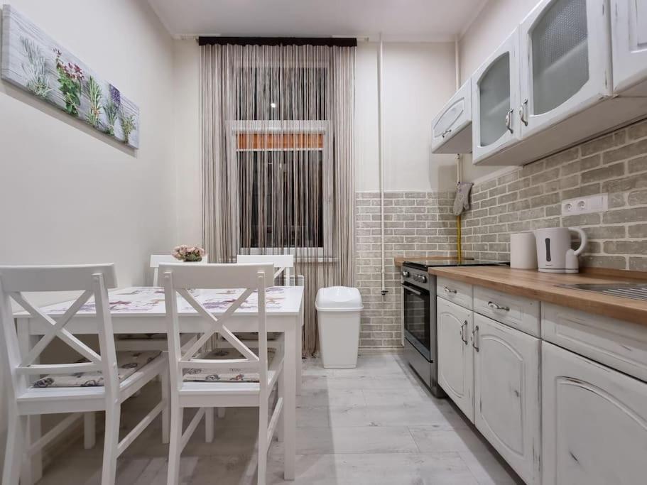 Vintage Apartman In City Center Mişcolţ Exterior foto