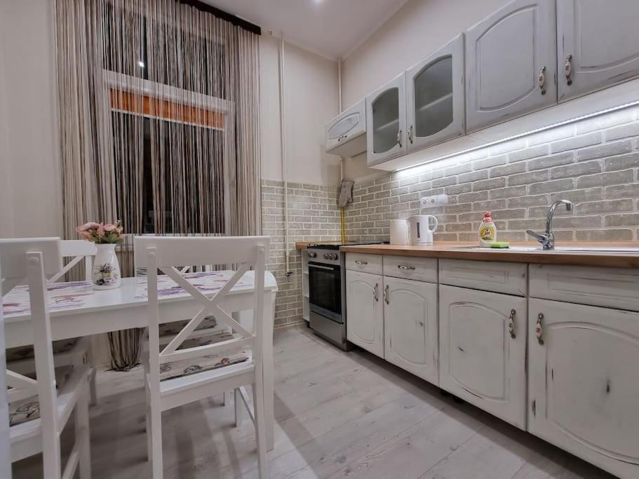 Vintage Apartman In City Center Mişcolţ Exterior foto