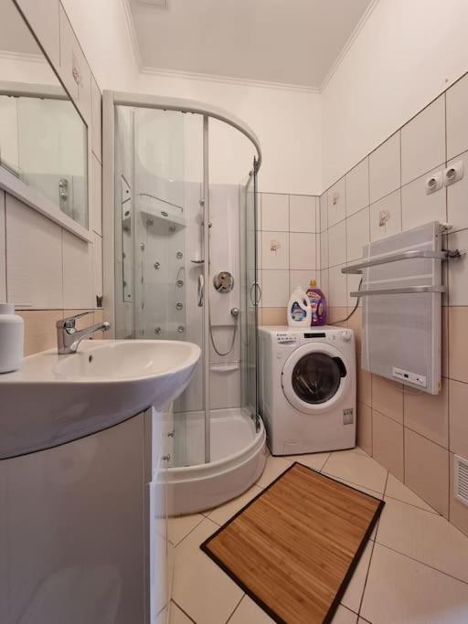 Vintage Apartman In City Center Mişcolţ Exterior foto