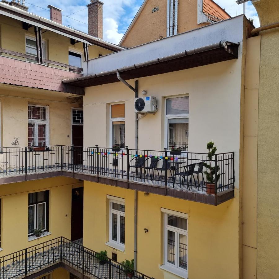 Vintage Apartman In City Center Mişcolţ Exterior foto