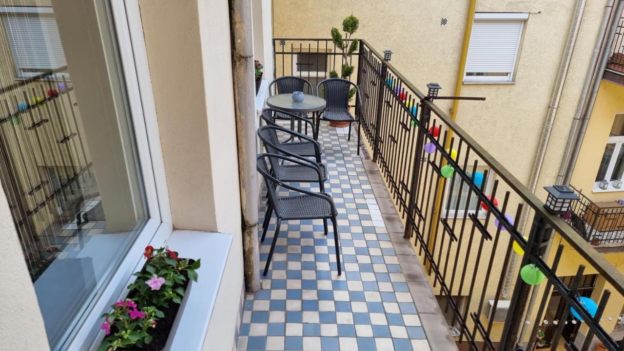 Vintage Apartman In City Center Mişcolţ Exterior foto